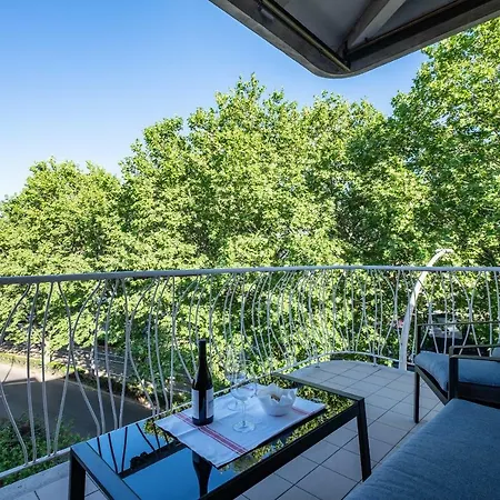 Your Trastevere Balcony Apartment *