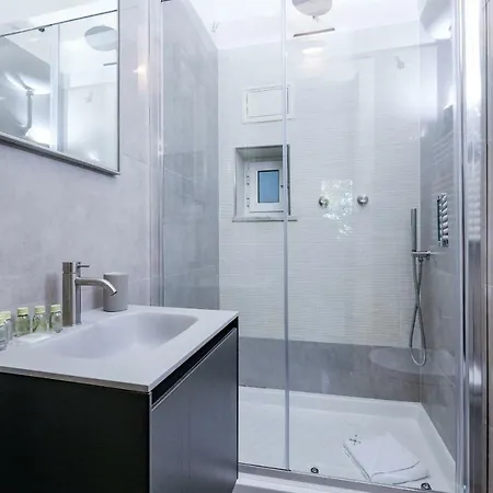 Your Trastevere Balcony Apartment